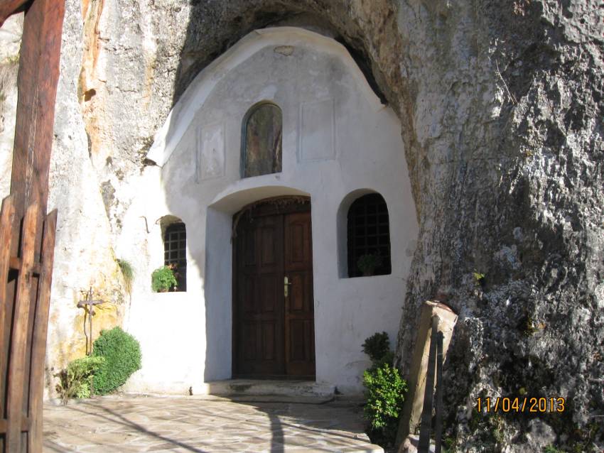 црква св.Петра и Павла - пећинска црква